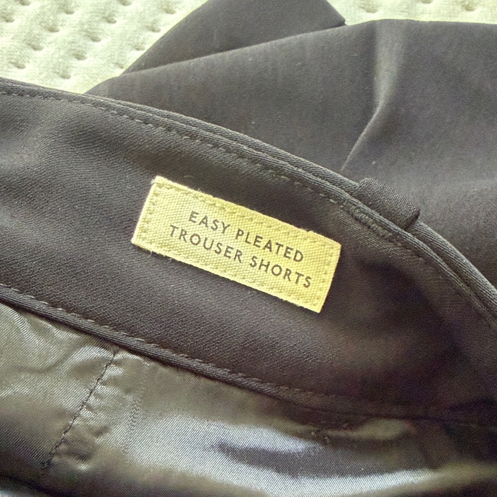 Madewell Easy Pleated Trouser Shorts in Black - Picture 4 of 5